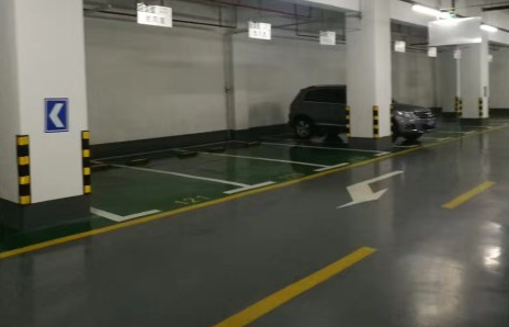 環氧地坪漆的面漆施工后會不會自然流平？